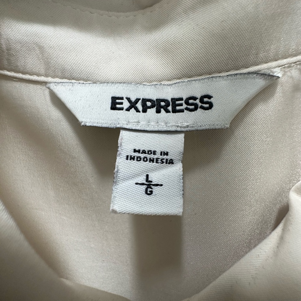 Express Classic Cream Button-Down Blouse - Picture 5 of 5